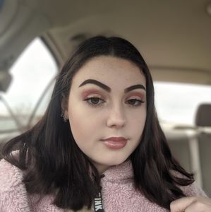 MEET YOUR POSHER😊